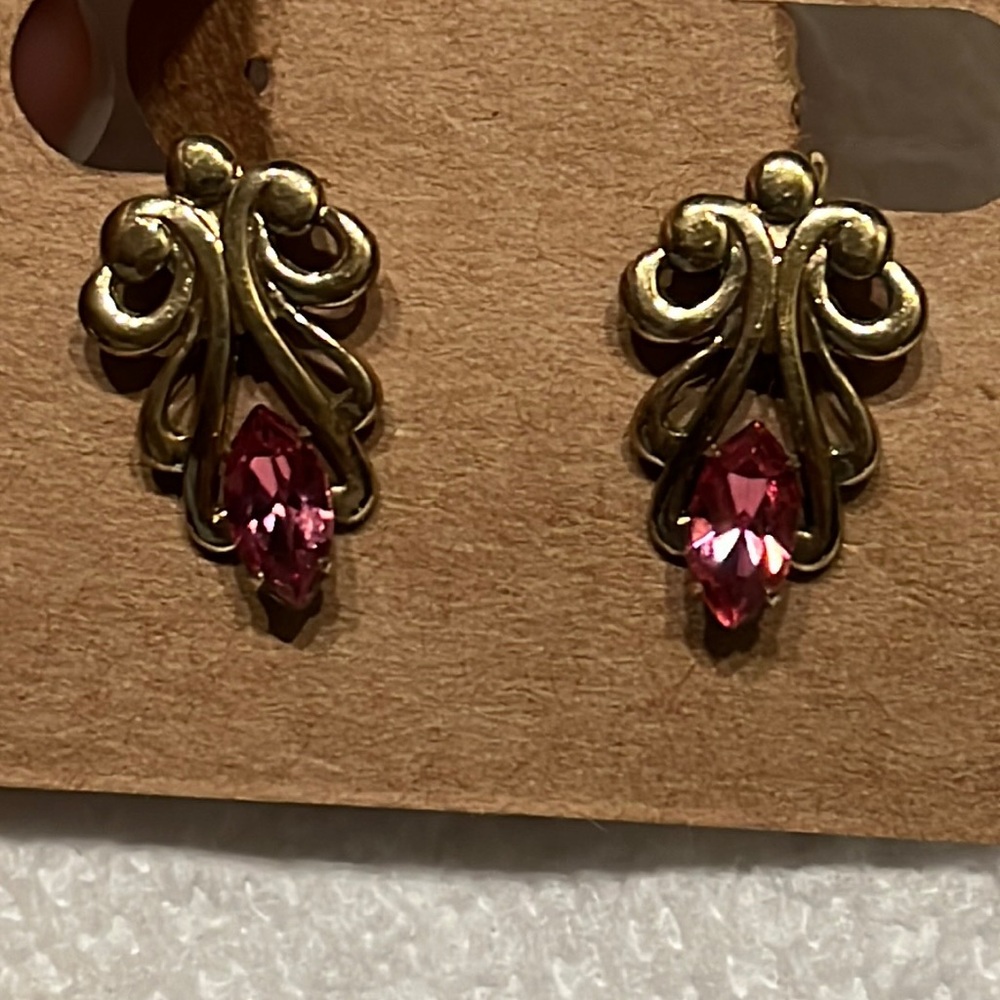 Vintage Simmons Earrings - Gold tone with pink faceted stones - screw backs